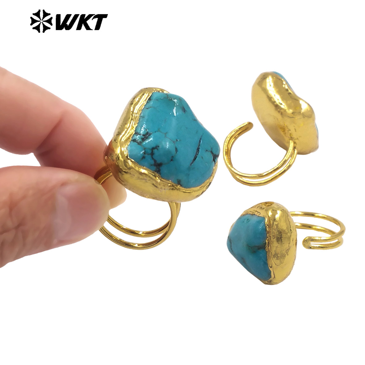 Turquoise Stone Ring - WT-R579 ヴィンテージファッション 金メッキ 天然グリーンターコイズ 不規則な石の女性用リング ダンスパーティー用ジュエリー