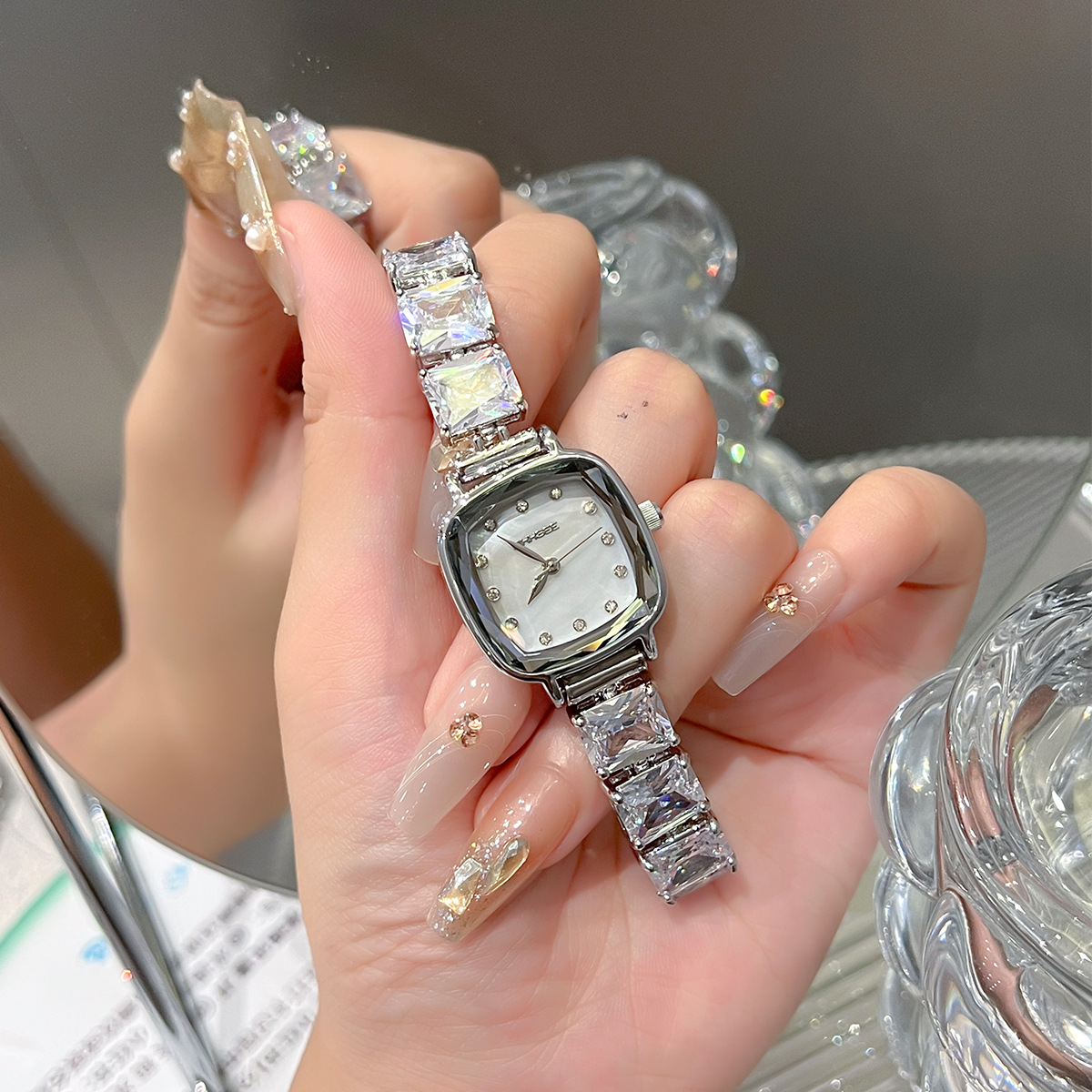 2025 ハイエンドの女性の腕時計ダイヤモンドライト高級スク - Jewelry Diamond Watches のレビューと価格