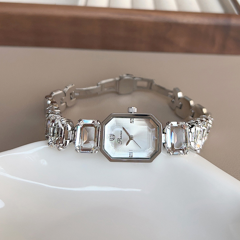 UTHAI 女性用腕時計女の子用腕時計クォーツ時計長方形ダイ - Jewelry Diamond Watches のレビューと価格