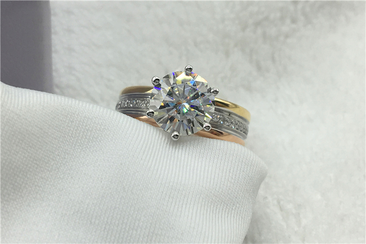 カスタムソリッド18K Au750イエローホワイトローズゴー - Moissanite Ring のレビューと価格