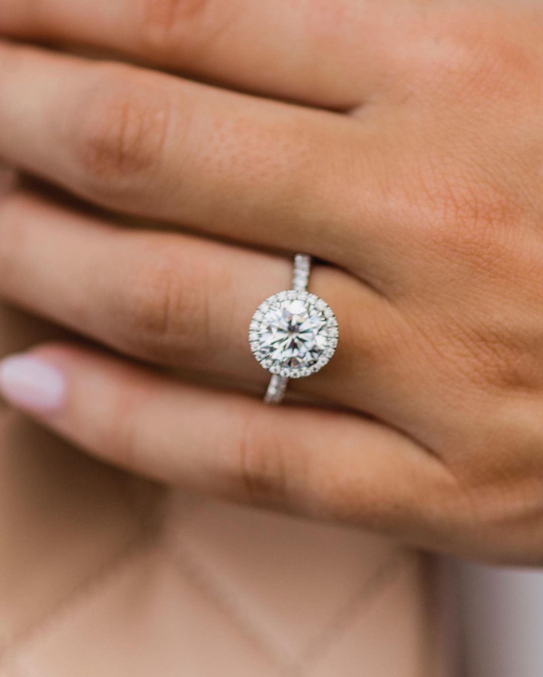 2.5カラット ラボグローブメント モアサナイト ウェディン - Moissanite Ring のレビューと価格