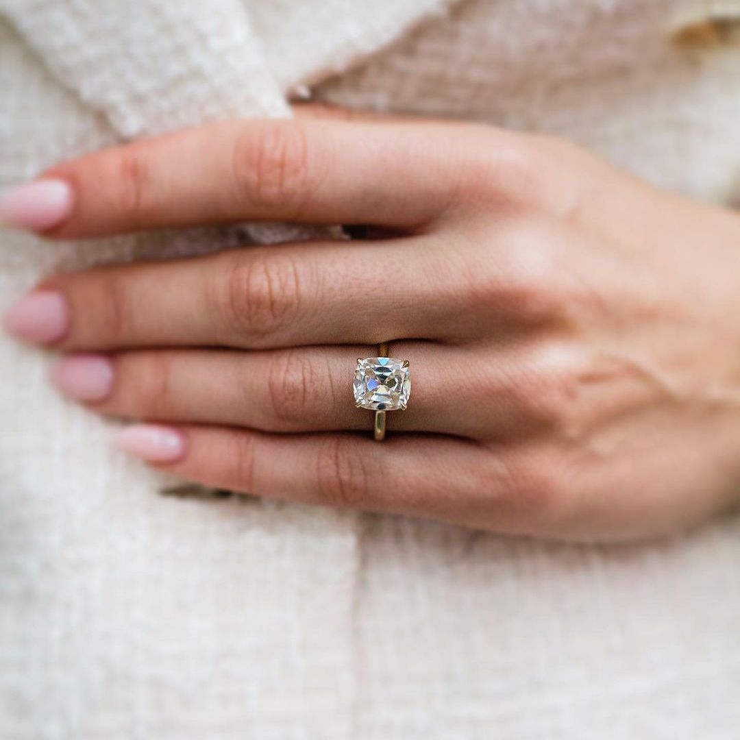 オールドマイン クッションカット 6カラット モアサナイト  - Moissanite Ring のレビューと価格