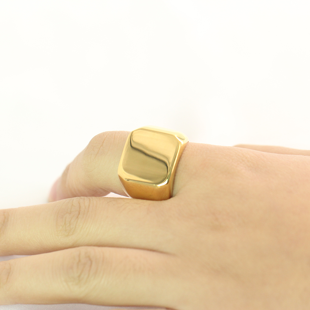 男性用の正方形の大きな幅のサインリング,無料の彫刻,シルバー - Titanium Steel Ring のレビューと価格