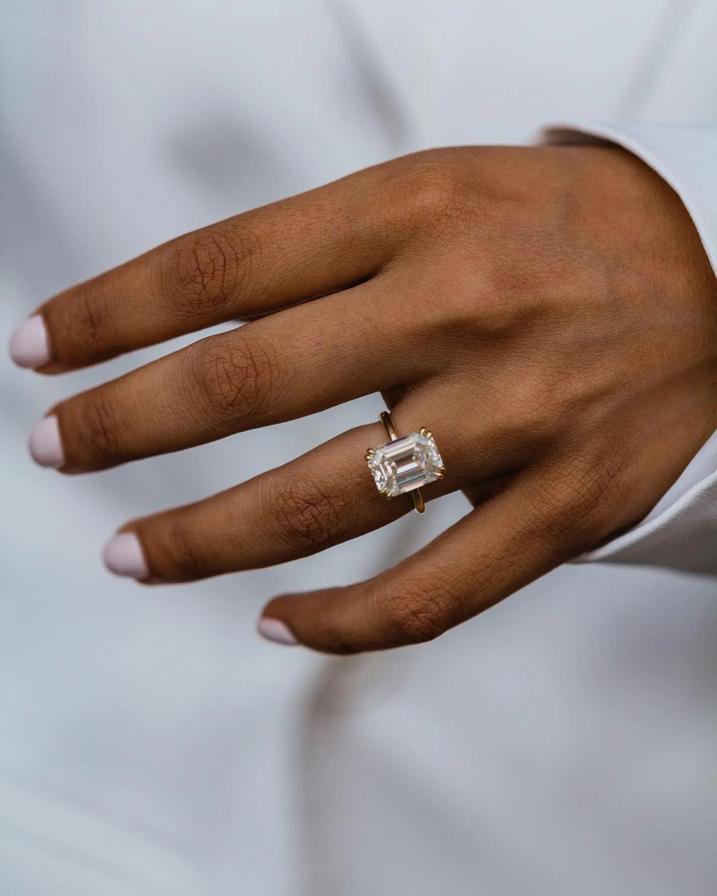 オールドマイン エメラルドカット 6カラット ヴィンテージ  - Moissanite Ring のレビューと価格