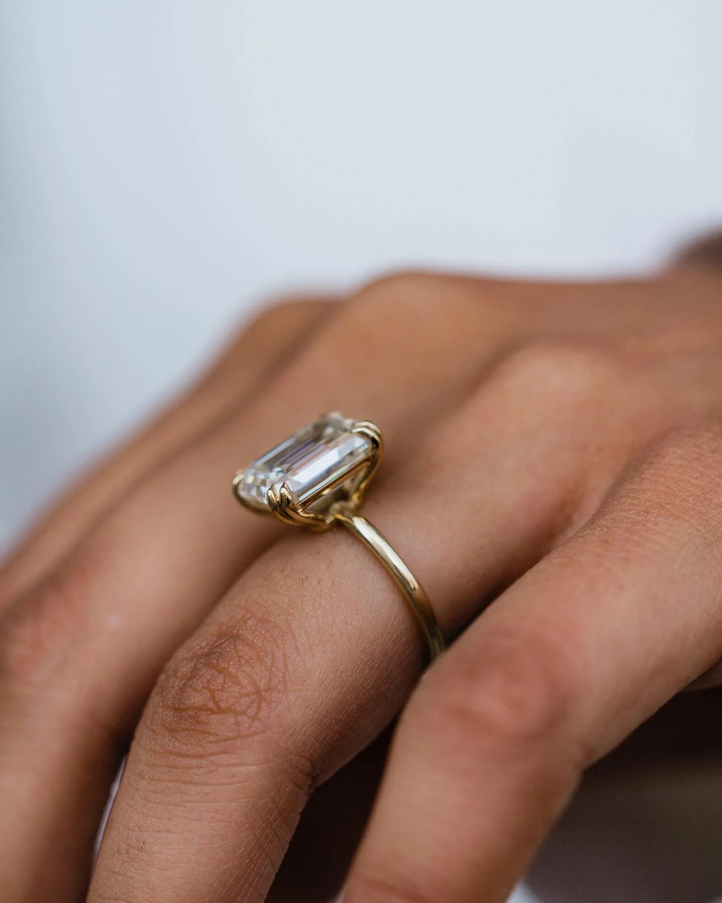 オールドマイン エメラルドカット 6カラット ヴィンテージ  - Moissanite Ring のレビューと価格